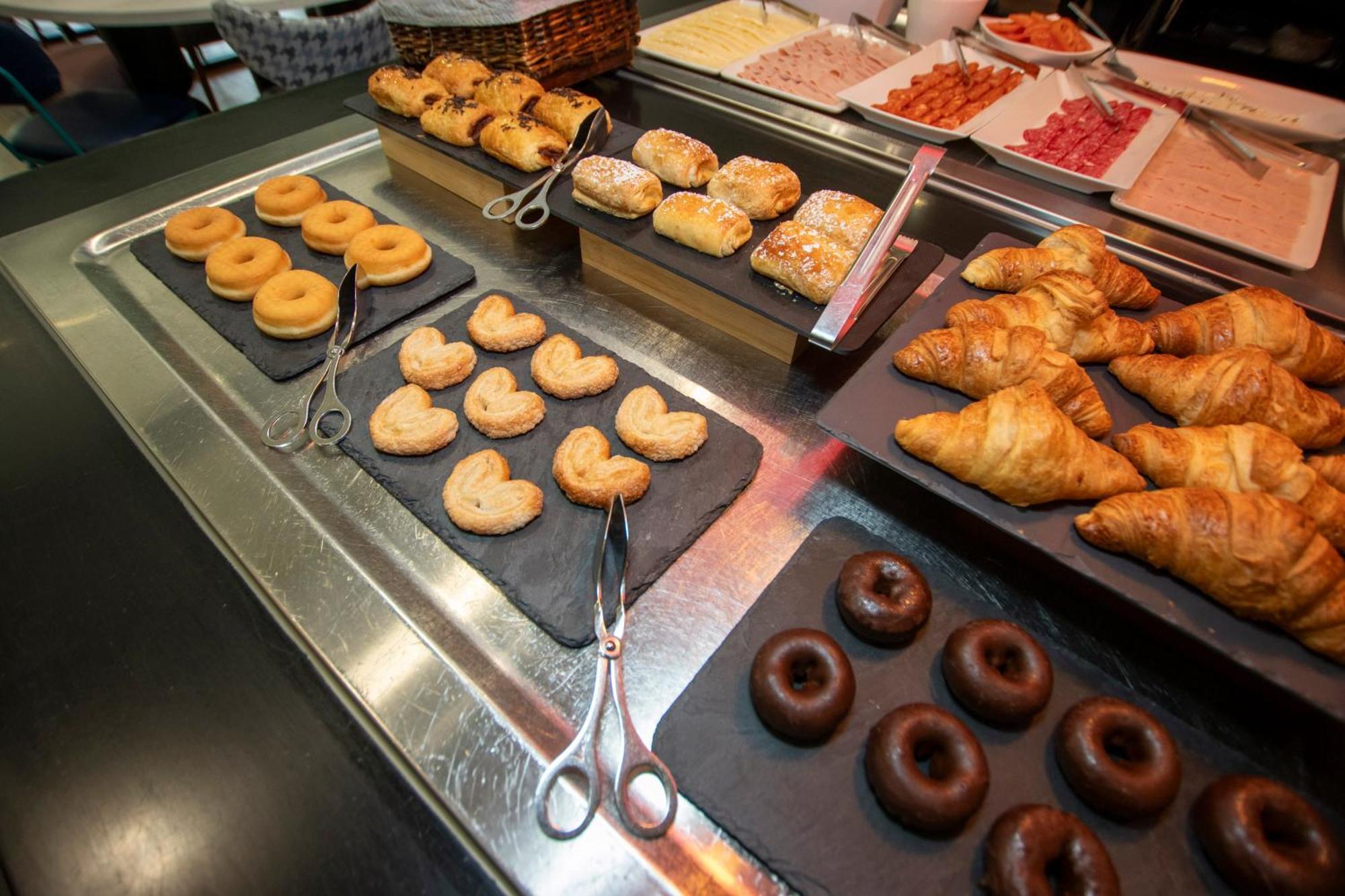 Travelodge Malaga Airport — Photos 1